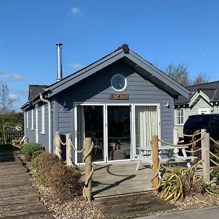 The Blue Anchor, The Bay, 2 Bedrooms With Ensuites, Parking For 2 Cars, 2 Dogs Welcome Filey