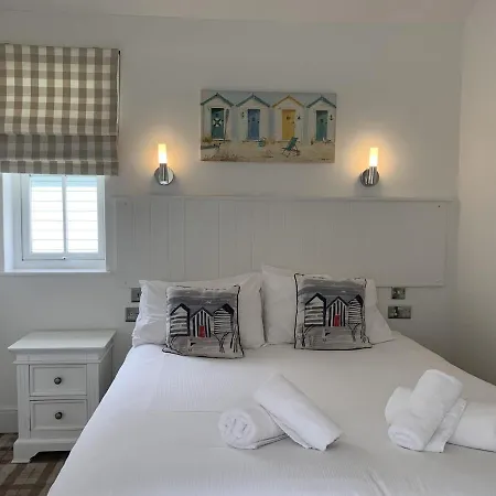 The Blue Anchor At The Bay Filey, Sleeps 4, 2 Dogs Welcome For Free Too