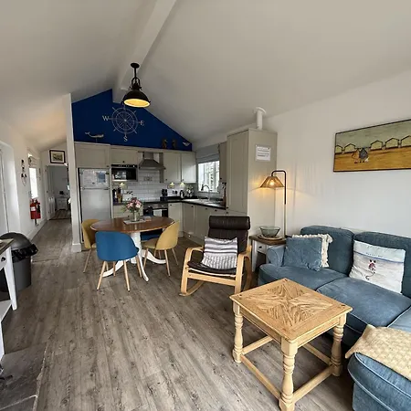 The Blue Anchor, The Bay, 2 Bedrooms With Ensuites, Parking For 2 Cars, 2 Dogs Welcome Filey