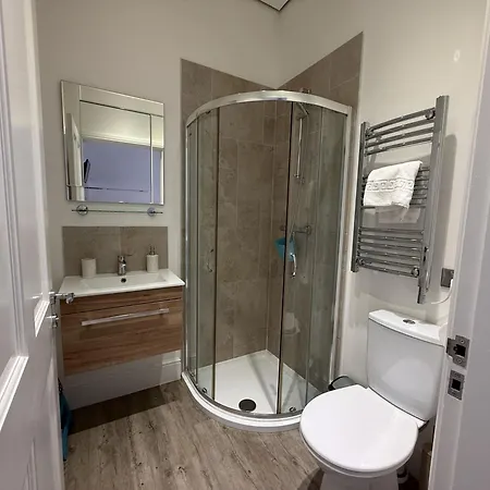 The Blue Anchor, The Bay, 2 Bedrooms With Ensuites, Parking For 2 Cars, 2 Dogs Welcome *