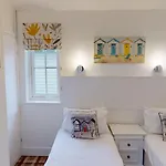 The Blue Anchor, The Bay, 2 Bedrooms With Ensuites, Parking For 2 Cars, 2 Dogs Welcome * Filey