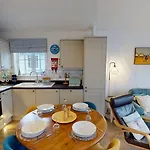 Feriehus The Blue Anchor, The Bay, 2 Bedrooms With Ensuites, Parking For 2 Cars, 2 Dogs Welcome *